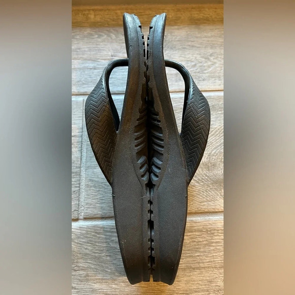 Okabashi jelly sandals size ML which is 8-9 women's or 6 1/2-7 1/2 men - Picture 5 of 6